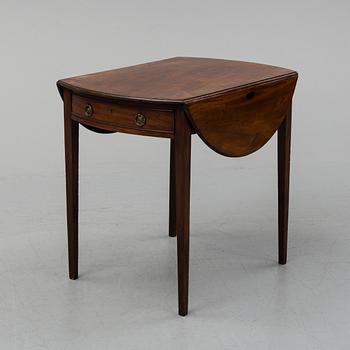 A English Pembroke table, late 19th or early 20th century.