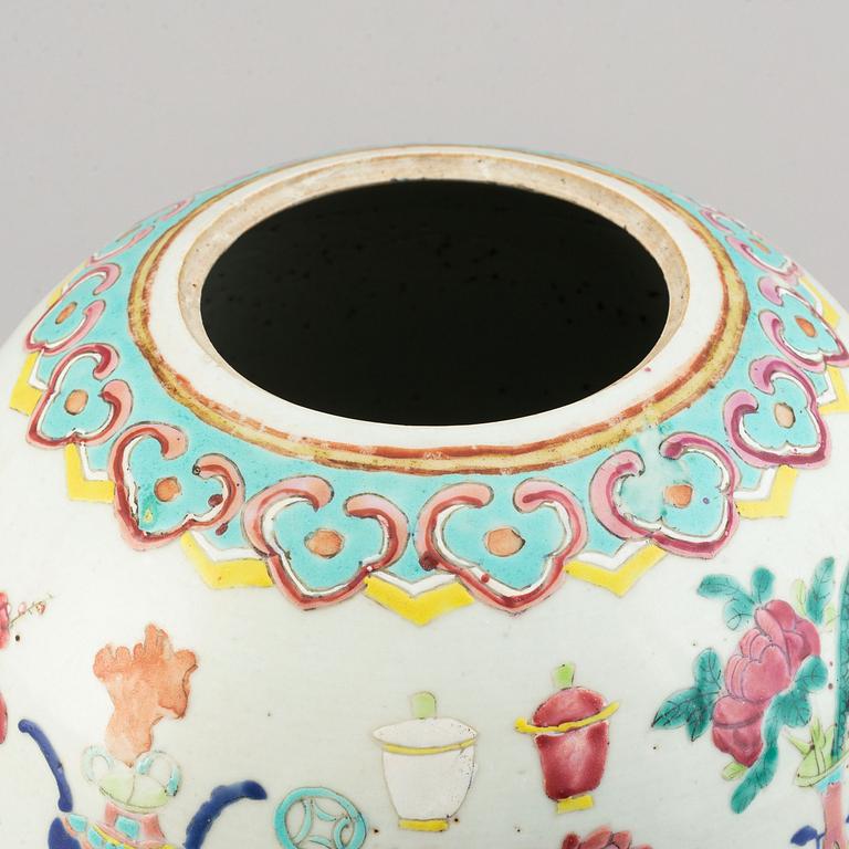 A famille rose vase, Qing dynasty, circa 1900.