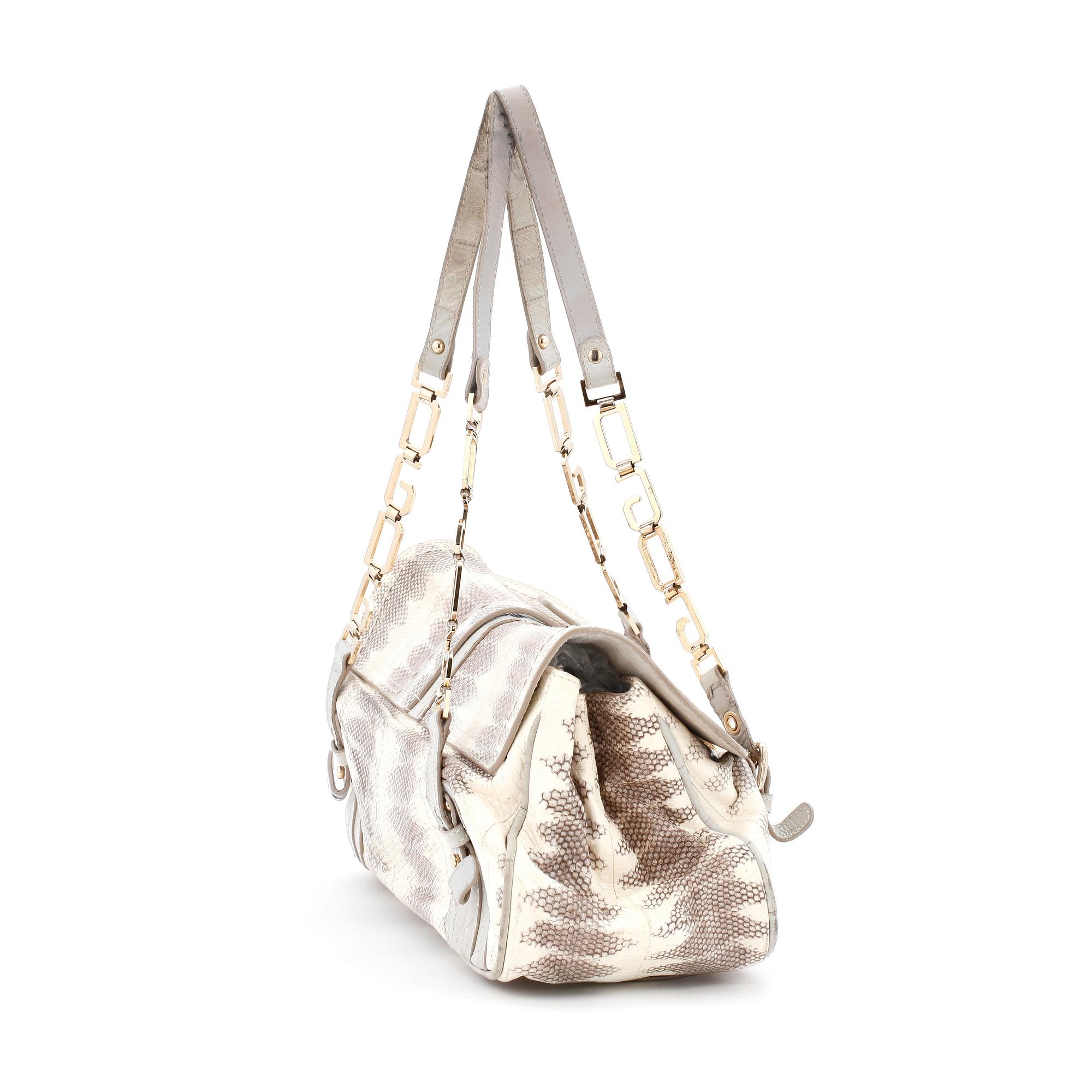 HANDVÄSKA samt SKOR, ett par. Storlek 39.