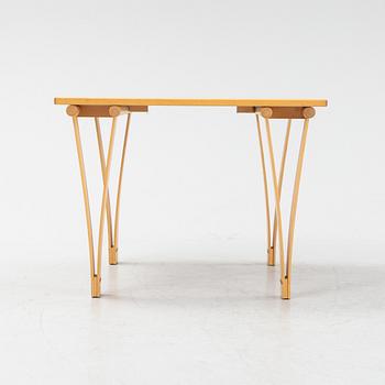 Soffbord/sidobord, masurbjörk, 1900-talets slut.