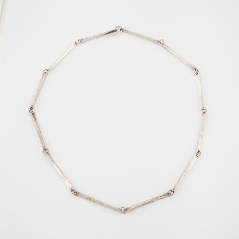 A necklace, probably by Sören Weitemeier, Århus, Denmark.