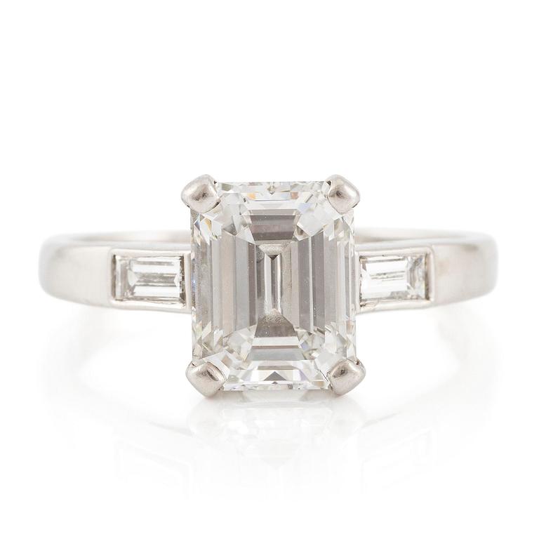 A platinum ring with an emerald-cut diamond 2.31 ct.