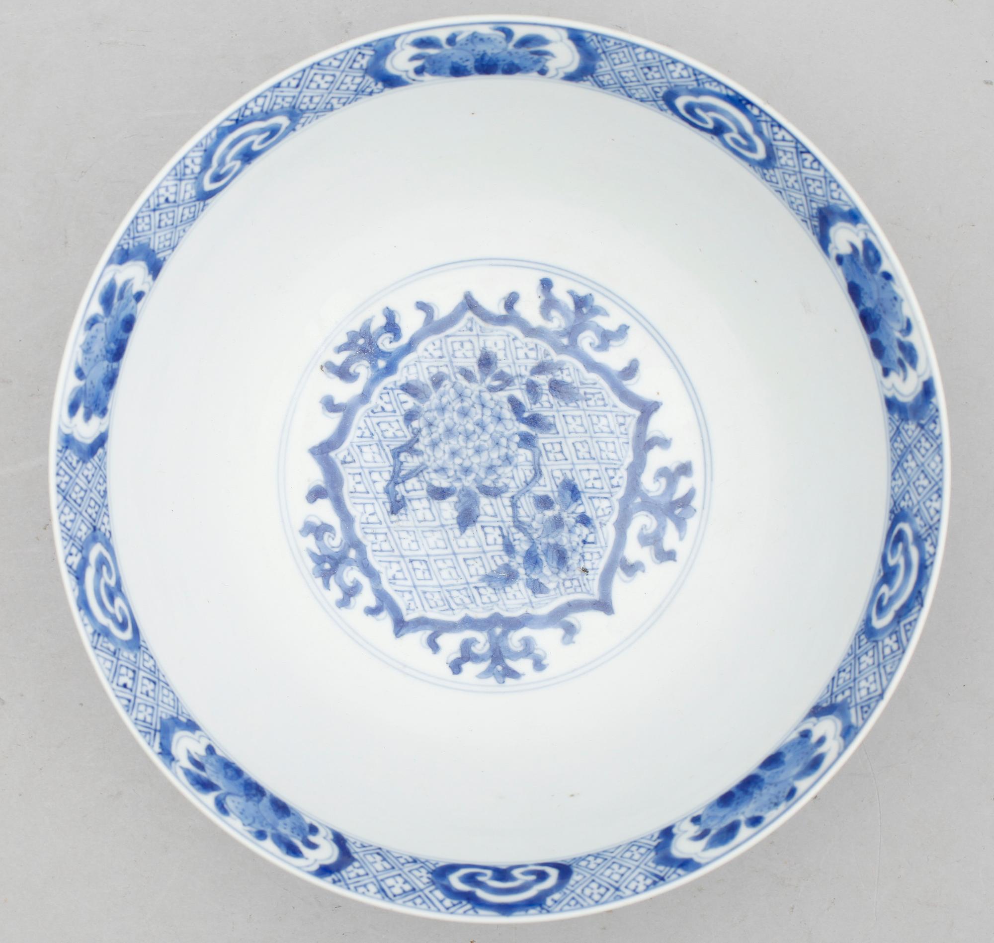 SKÅL, porslin. Qing dynastin, Kangxi (1662-1722).