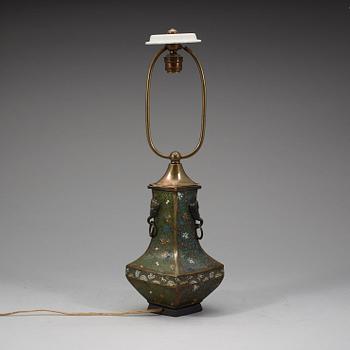 VAS, cloisonné. Qingdynastin, sent 1700-tal.