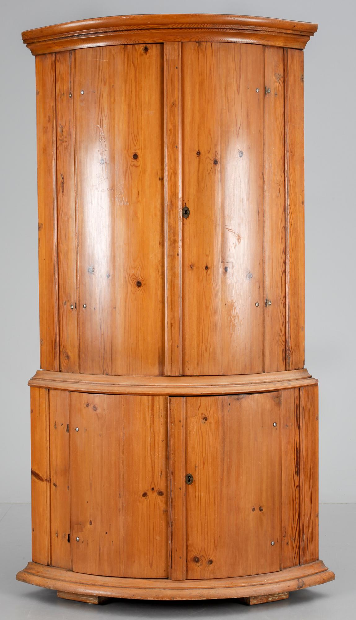 HÖRNSKÅP, 1800-tal.