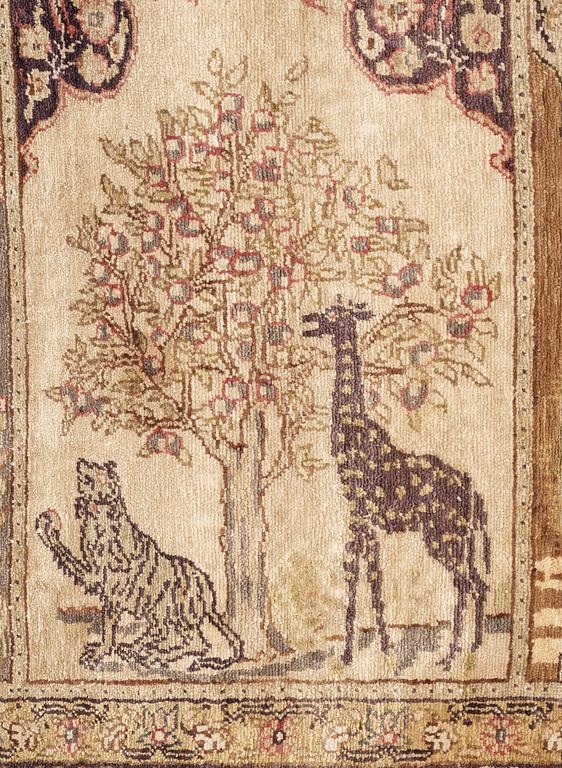 SEMIANTIK KAYSERI SAFF. 328 x 105 cm. (samt ca 1 cm slätväv på vardera kortsida).