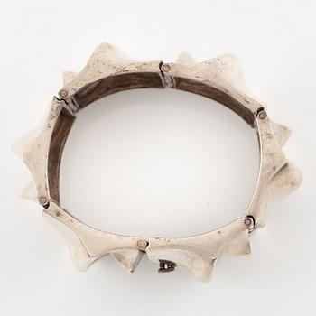 Matti Hyvärinen, armband, sterlingsilver, Sirokoru Oy 1973.
