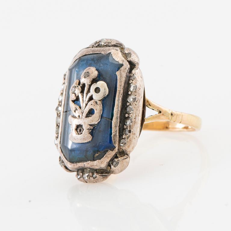 Ring in gold and silver set with rose-cut diamonds and glass, circa 1800.