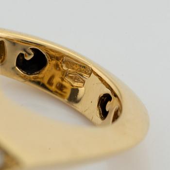 18K gold and brilliant cut diamond star ring. Italy ca 1970-80's.