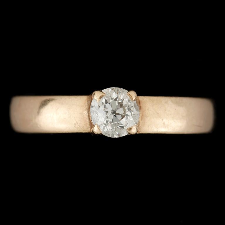 RING, 18k guld med gammalslipad diamant ca0,35ct. Vikt 3,7g.