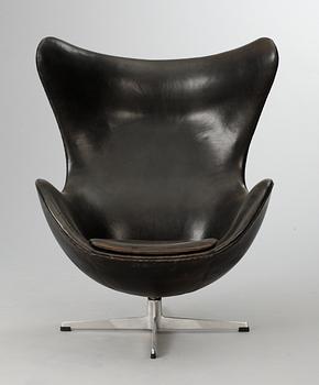 ARNE JACOBSEN
Fåtölj, "Ägget", Fritz Hansen, Danmark 1960-tal.