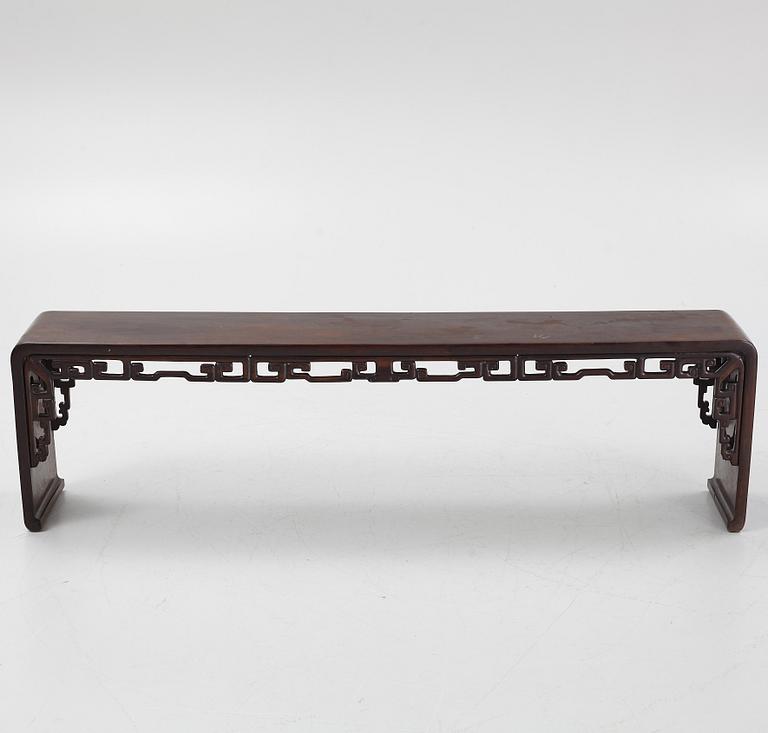 Bänk/low table, hongmu. Qingdynastin, 1800-tal.