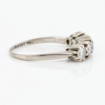 Ring, alliance, 18K white gold with brilliant-cut diamonds.