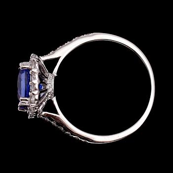 RING, 18 k vitguld, blå tanzanit 2.69 ct, briljantslipade diamanter tot ca 0.53 ct.