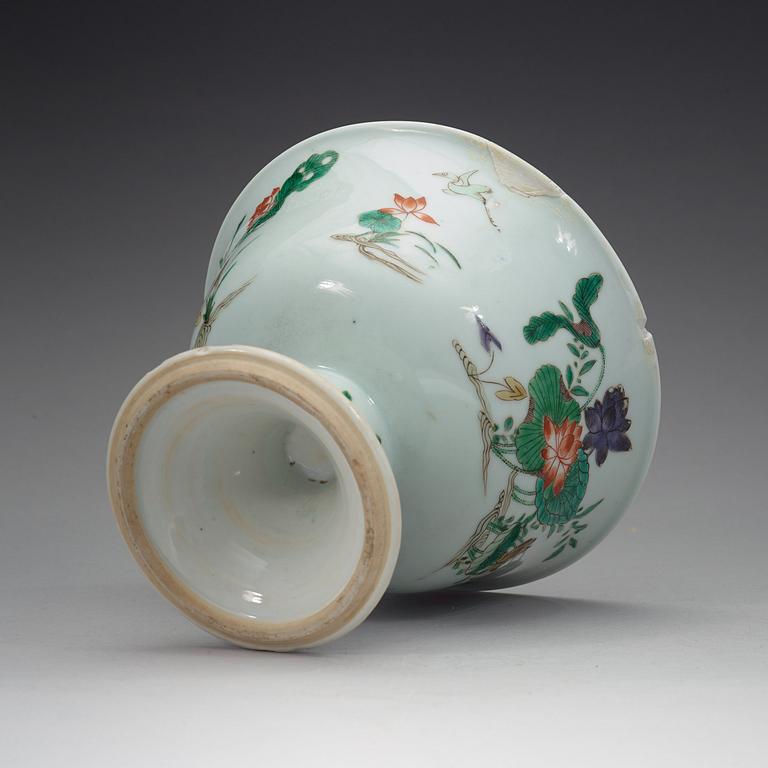 A famille verte tazza, Qing dynasty, Kangxi (1662-1722).