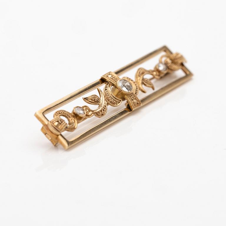 Brooch, 14K gold, first half of the 20th century.