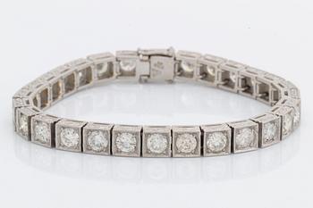 BRACELET paltinum with brillnat-cut diamonds approx 11 ct, Inclusions.
