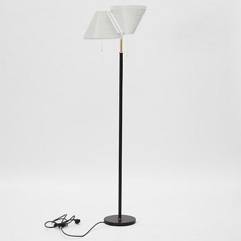 Alvar Aalto, a model A810 floor lamp,  Valaisinpaja Oy, Finland, 1900-talets slut.