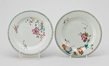 TALLRIKAR, 2 st, porslin, Kina, 1700-tal.