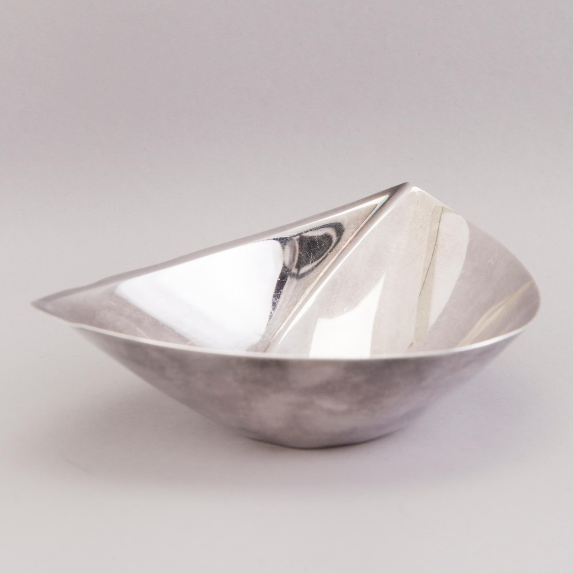 TAPIO WIRKKALA, A Silver dish, signed TW, marks of Kultakeskus, Hämeenlinna 1960.