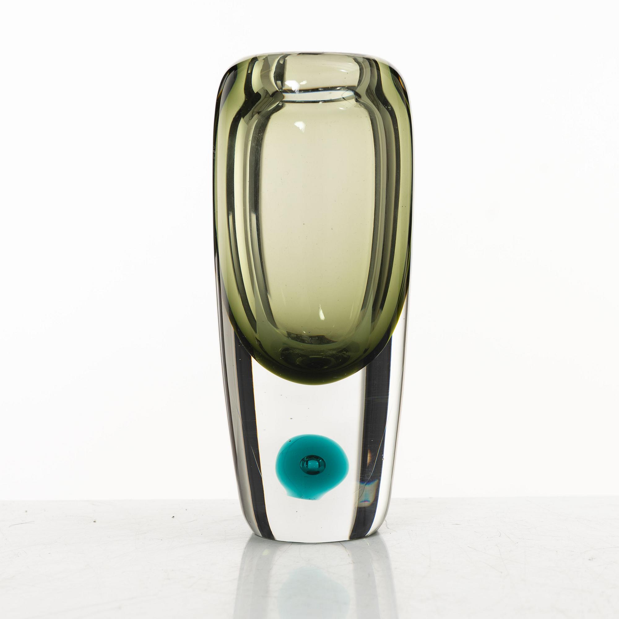 Saara Hopea, a 'Bubble' glass vase, Nuutajärvi Notsjö, Finland 1957.