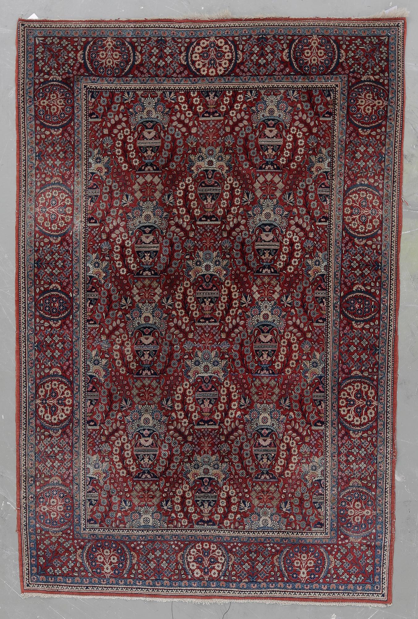 MATTA, semiantik Gohm, ca 201x134 cm.