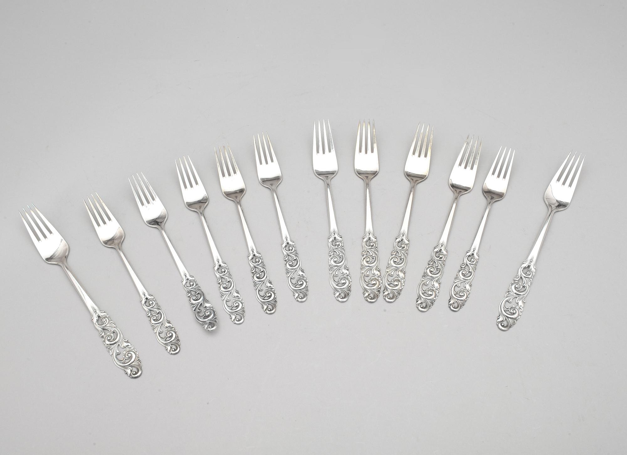 BESTICKSERVIS, 72 delar. Silver. Norge 830/1000. Totalt ca 2520 g.