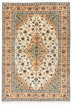 A Kashan carpet, ca 348 x 240 cm.