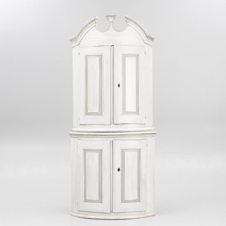 Corner cabinet, 18th century.