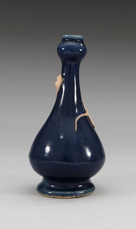 A blue glazed vase with a qilin, Qing dynasty (1644-1912).