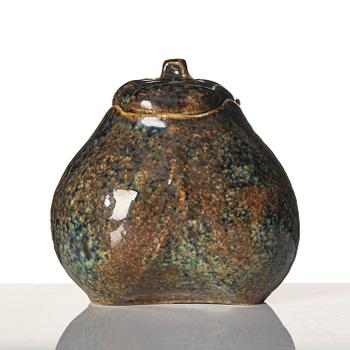 Anders & Bess Wissler, a stoneware pot with cover, Ateljé Solklinten, Mariefred, Sweden 1919.