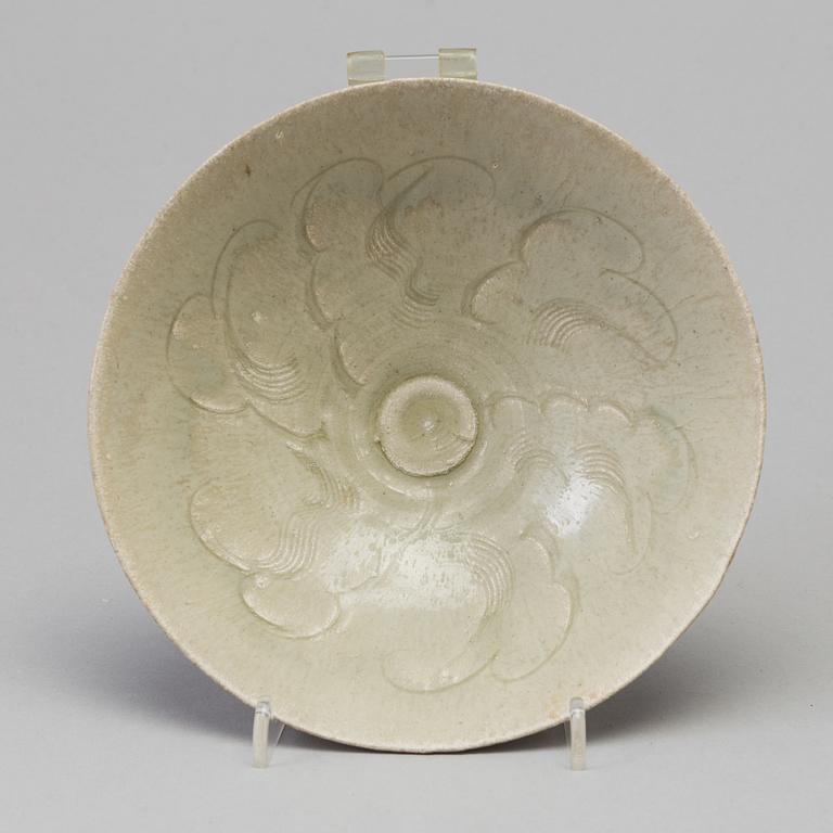 A Chinese earthenware bowl, Song/Ming dynasty.