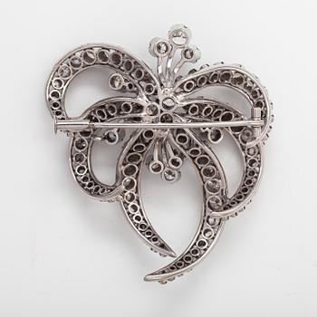 A Tillander, Rintaneula, 18K valkokultaa, timantteja n. 9.50 ct yht todistuksen mukaan.