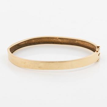 18K gold bracelet.