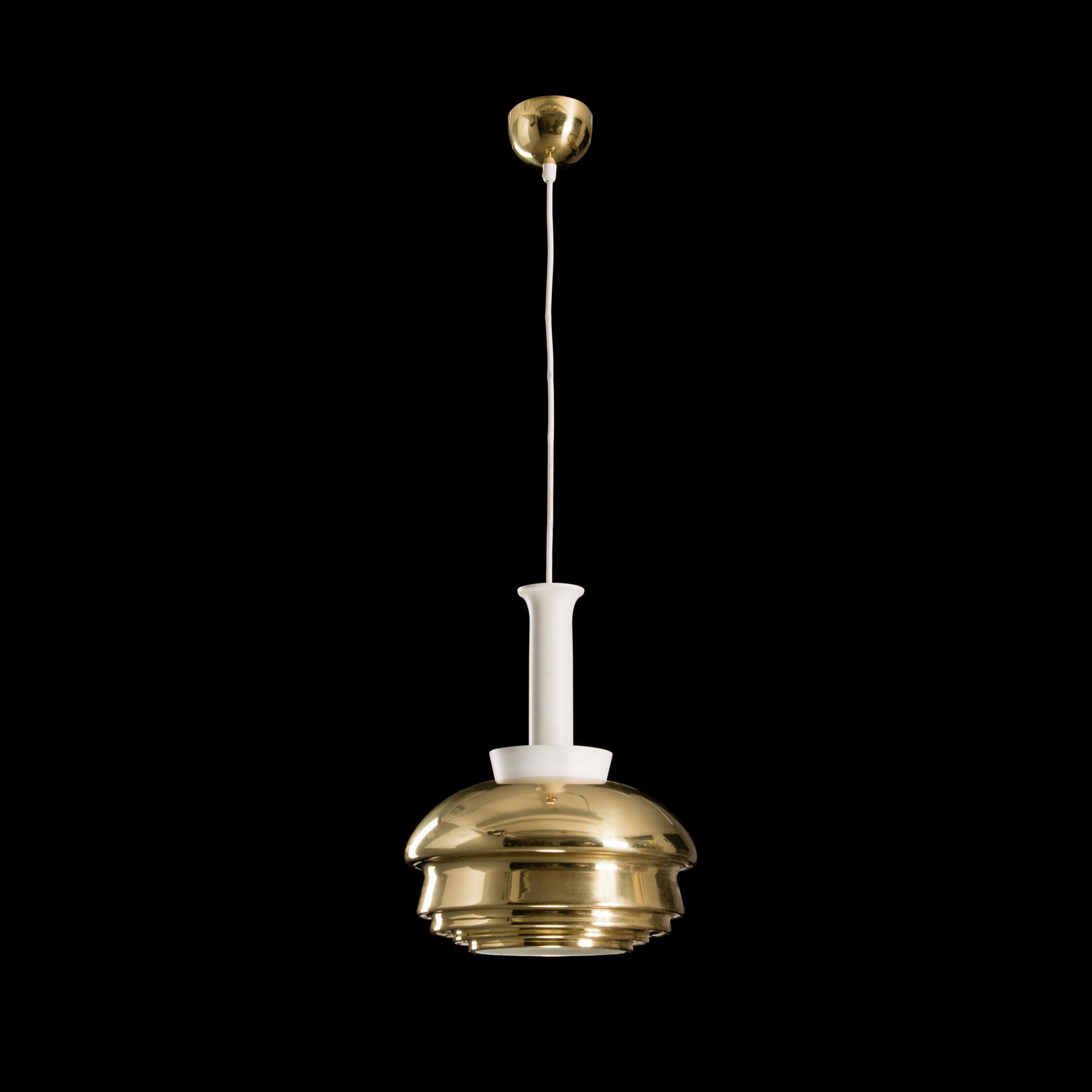 An A 335 B ceiling light manufactured by Valaistustyö.