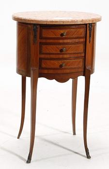 LAMPBYRÅ, Louis XVI-stil, 1900-talets första hälft.