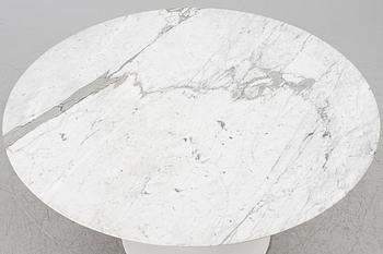 Eero Saarinen, a 'Tulip' dining table.