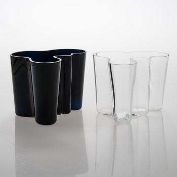 ALVAR AALTO, Two '3030' vases for Iittala Finland.