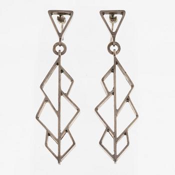 Necklace and a pair of earrings, silver.