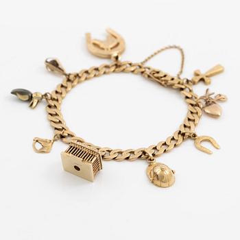 Bracelet 18K gold with charms.