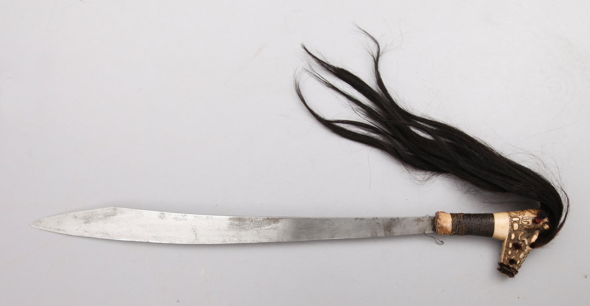 KNIV s k mandau SAMT KOGER, orientaliska 1900-tal.