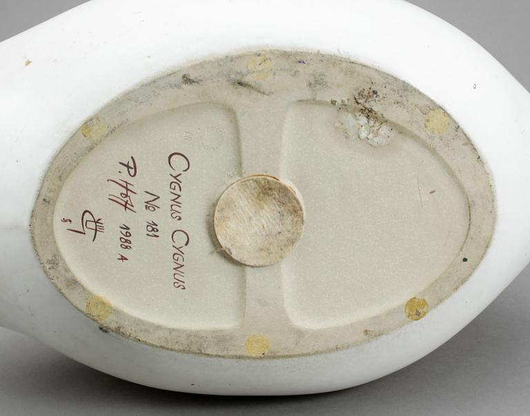 FIGURIN, stengods. Paul Hoff. "Cygnus cygnus" Gustavsberg.