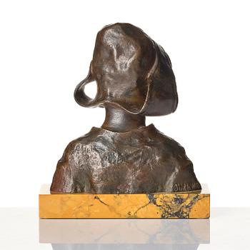 Girl with bonnet.