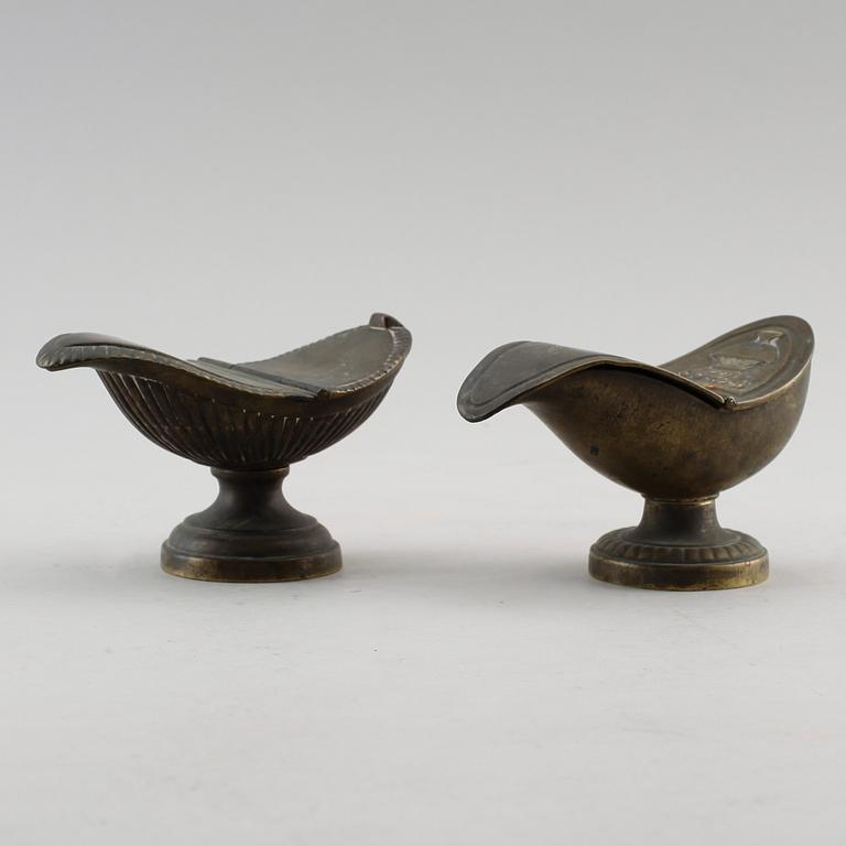 OBLATASKAR, 2 st, brons, 1700-tal.