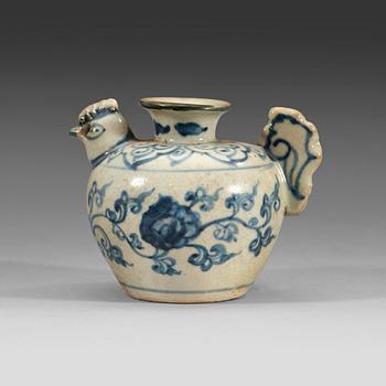 686. A blue and white chickenpot, Ming dynasty (1368-1644).