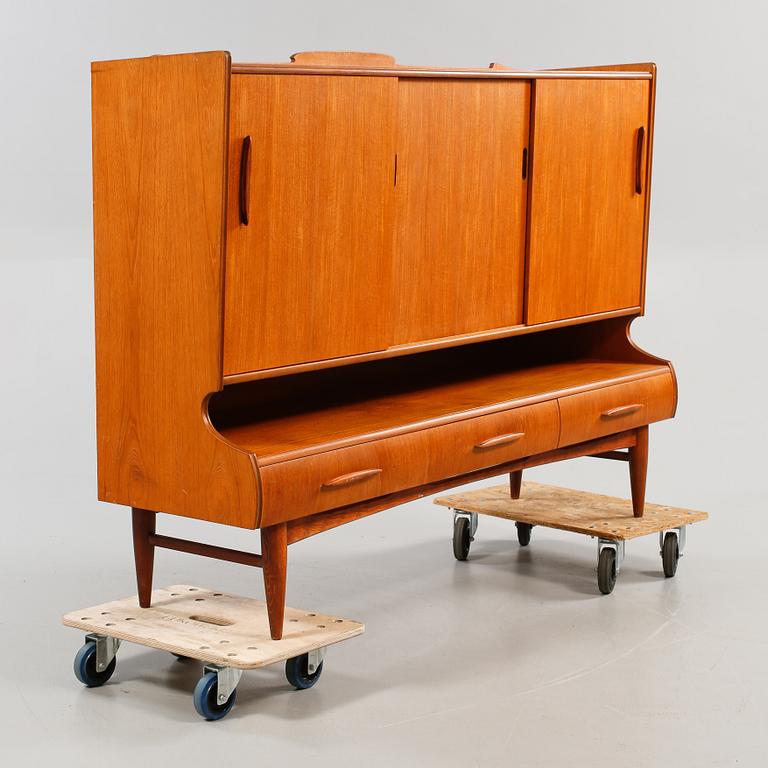 SIDEBOARD, 1900-talets mitt/tredje kvartal.