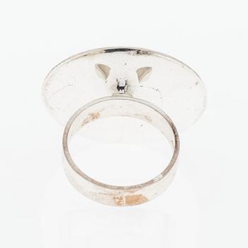 RING, silver. Pekka Piekäinen, Turun Kultaseppä, Åbo 1971.