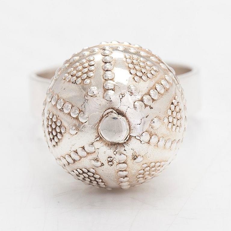 A set of silver "Halikko treasure" necklace, bracelet, ring and earrings. Kalevala Koru, Helsinki 1965-1972.