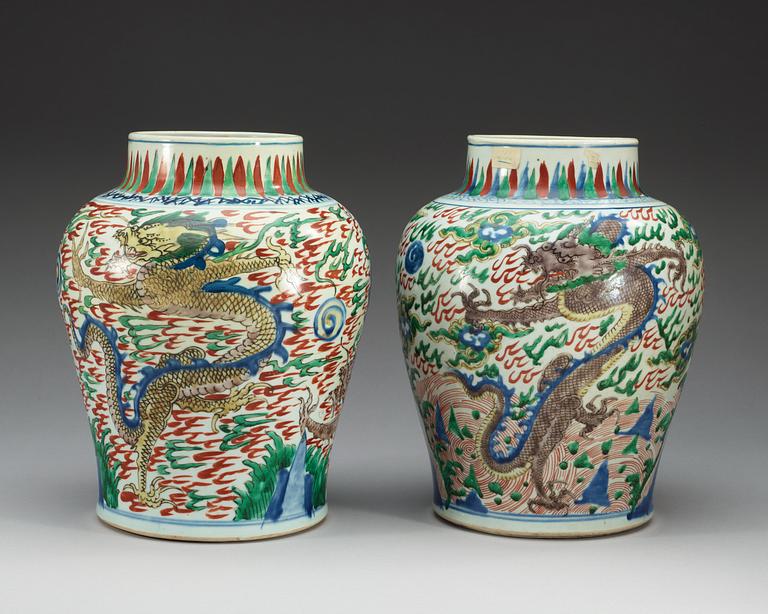 Two Transitional wucai jars, 17th Century.
