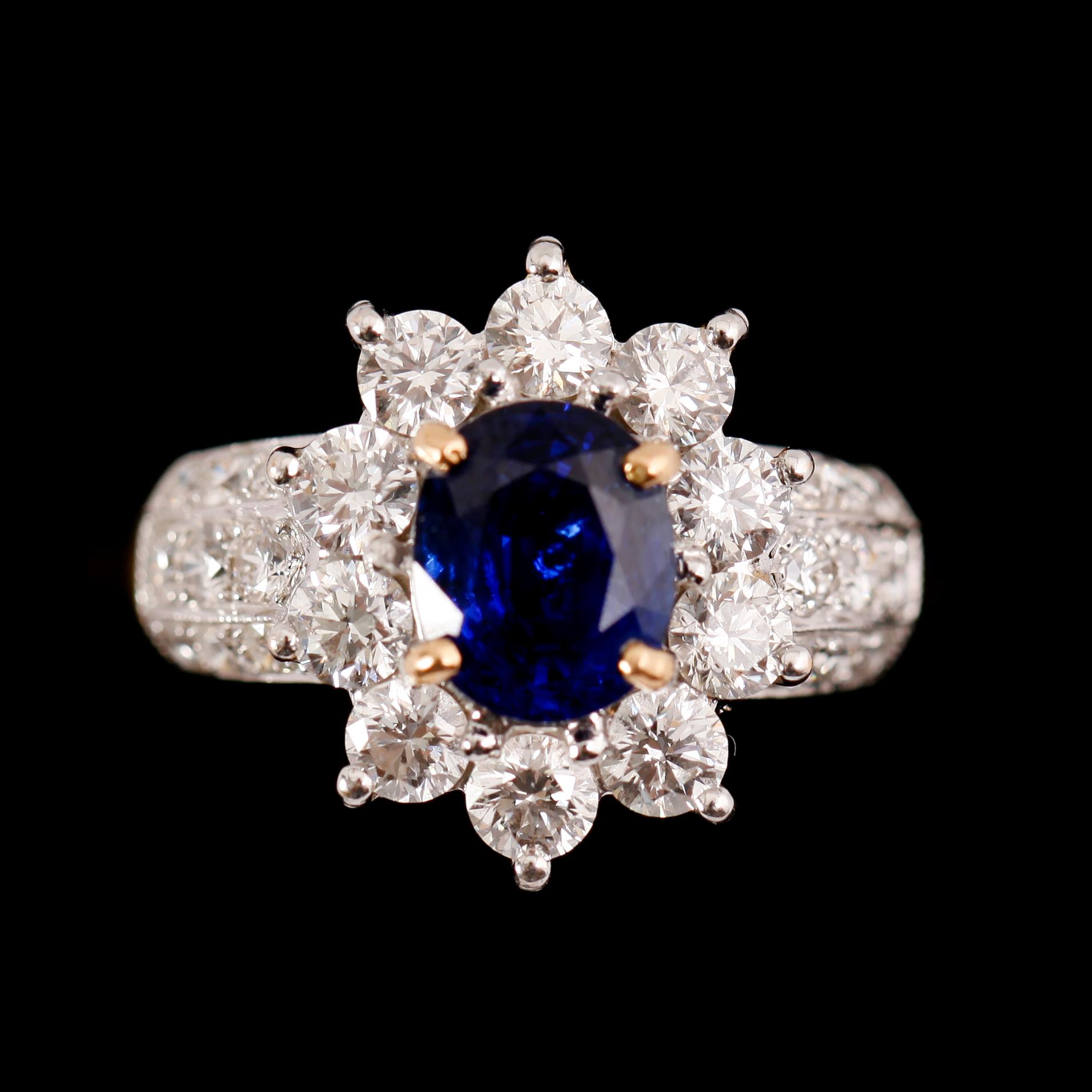 RING, 18 k guld, safir 1.67 ct, briljantslipade diamanter tot 1.87 ct.